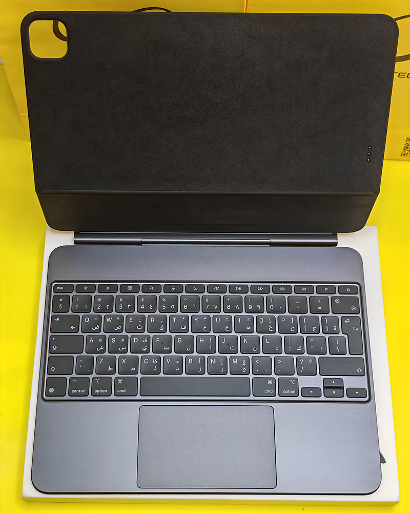 Apple Magic Keyboard for iPad Pro 13-inch (M4 / M5) Arabic / English Black With Box Used Like New