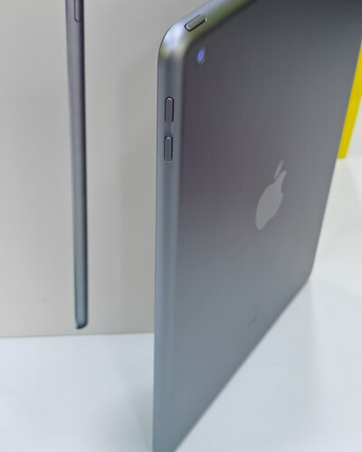 iPad 6th 32GB Gray used like new
