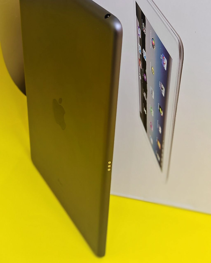 iPad 9th Gen 64GB Gray WiFi used like new original condition