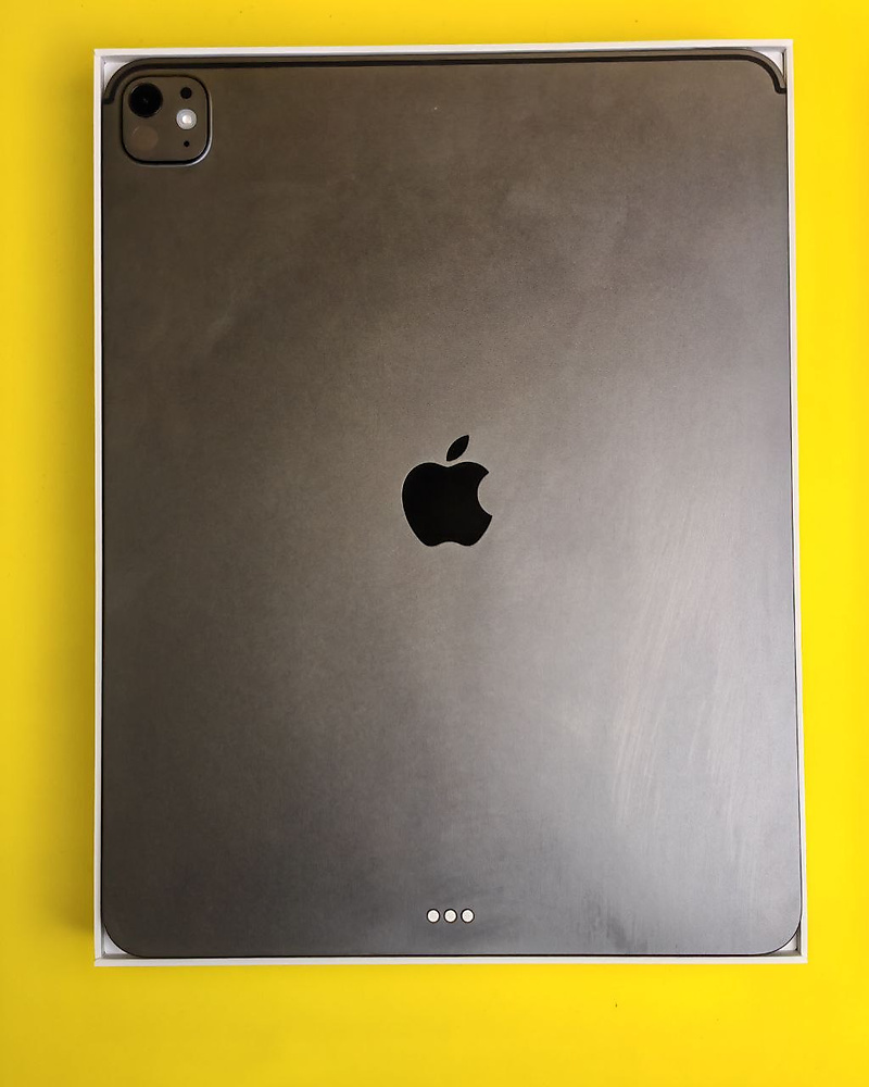 iPad Pro 13-inch M5 512GB Space Black 100% Battery Used Like New