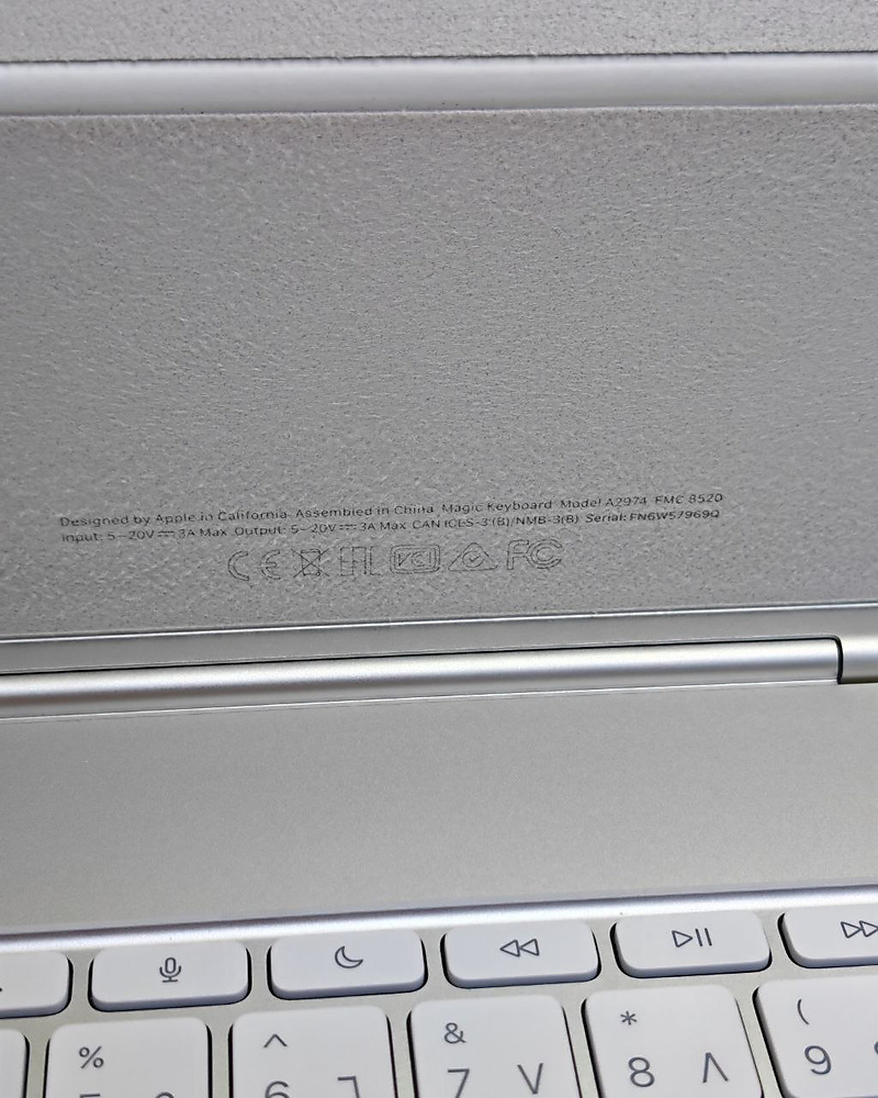 Apple Magic Keyboard 13 M4/M5 White – Used Like New