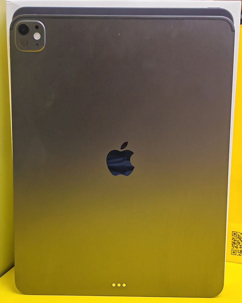 iPad Pro 13-inch M5 512GB Space Black 100% Battery Used Like New
