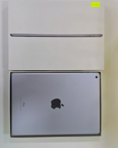 iPad 6th 32GB Gray used like new