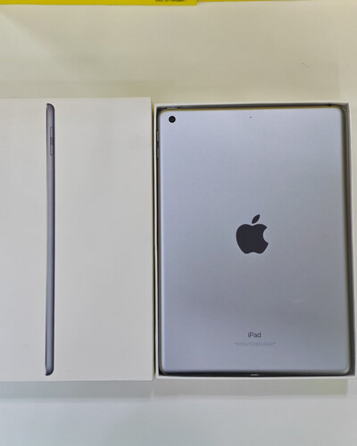 iPad 6th 32GB Gray used like new