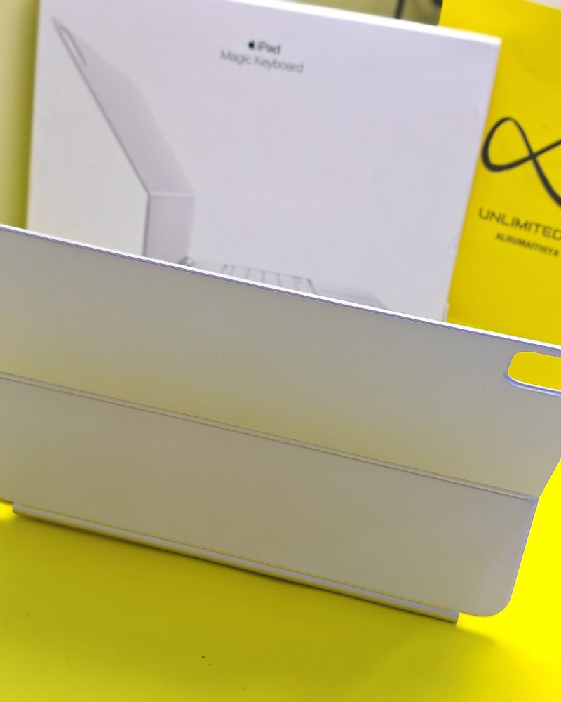 Apple Magic Keyboard 13 M4/M5 White – Used Like New