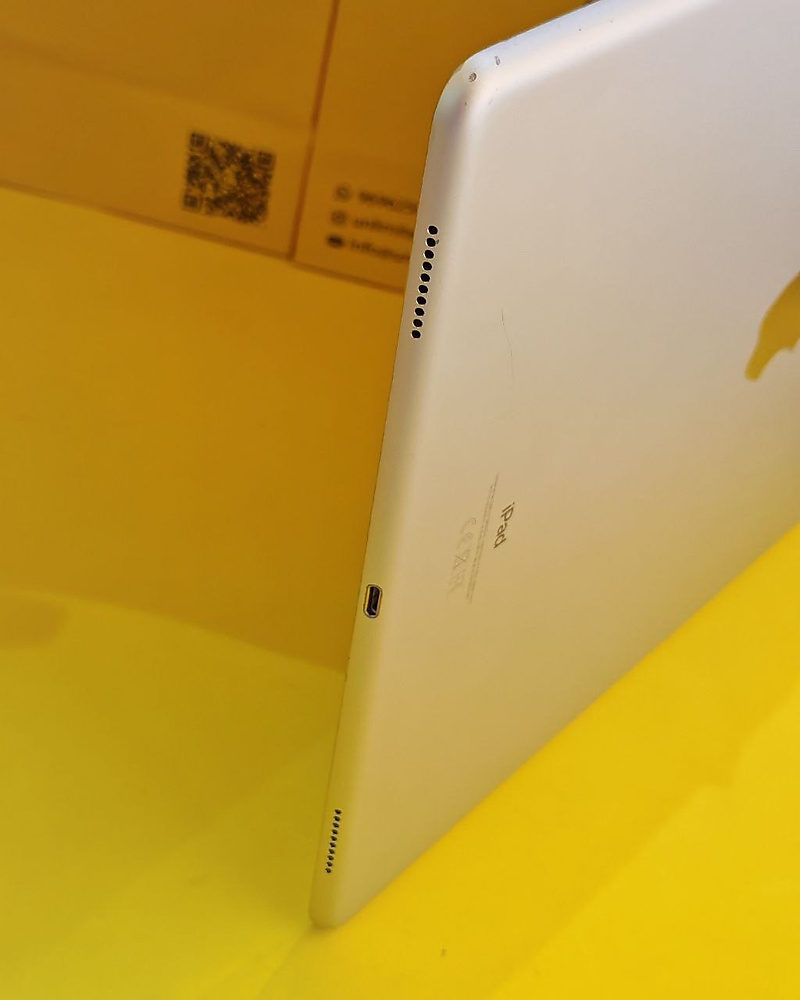 iPad Pro 12.9-inch (2nd Gen) 64GB Silver – Battery 92% Used Like New