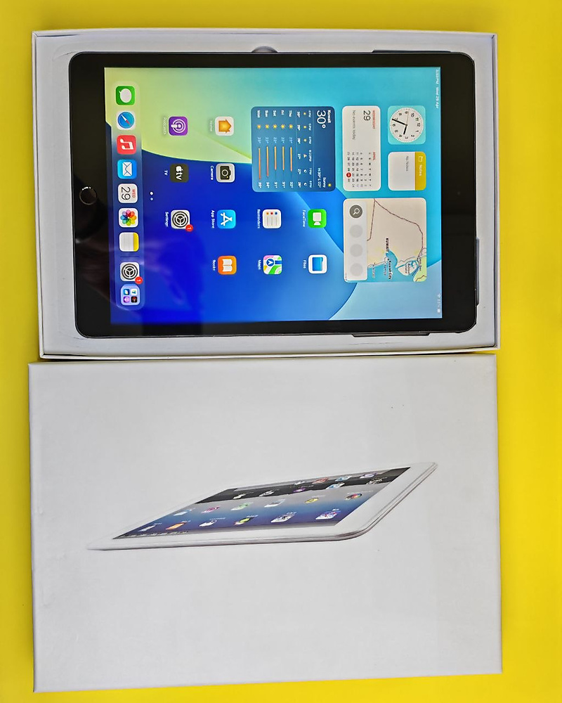 iPad 9th Gen 64GB Gray WiFi used like new original condition