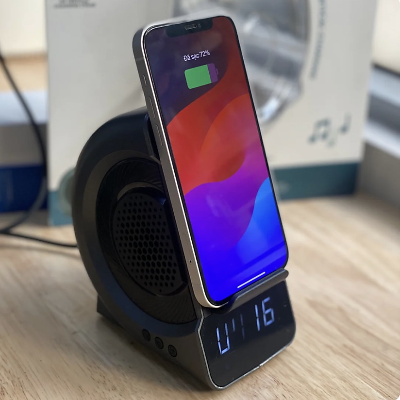 iHip SAM02 Wireless Charger FM Clock Radio Bluetooth Speaker