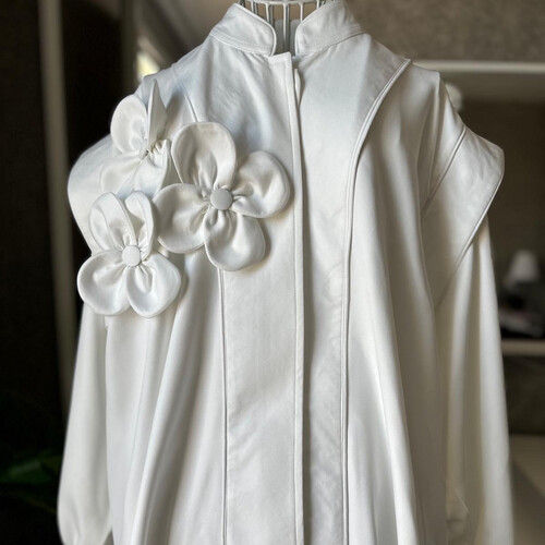 قميص ورد بارز اوف وايت