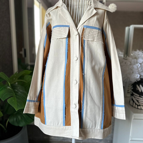 قميص ثلاثي الالوان