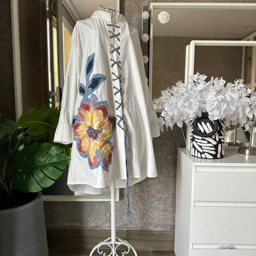 قميص الخيوط ازرق