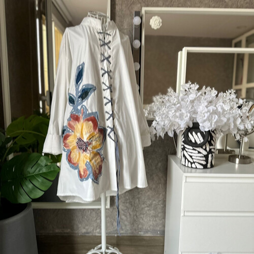 قميص الخيوط ازرق