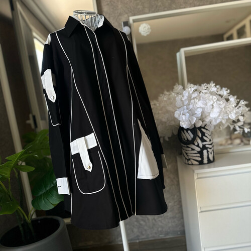 قميص حزم ابيض واسود