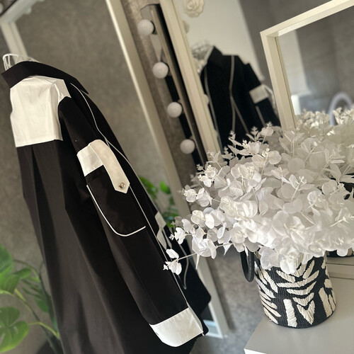 قميص حزم ابيض واسود