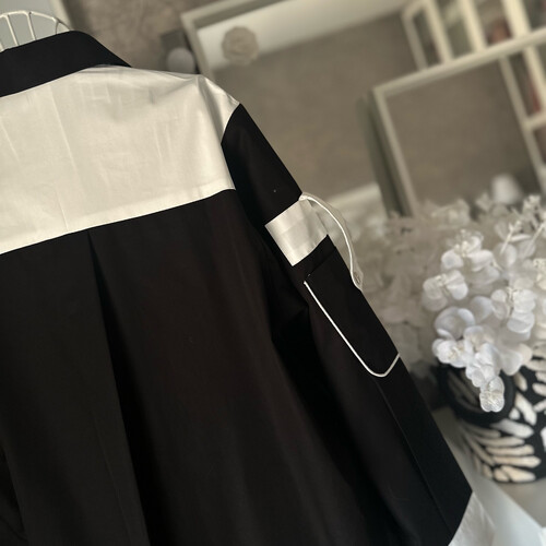 قميص حزم ابيض واسود