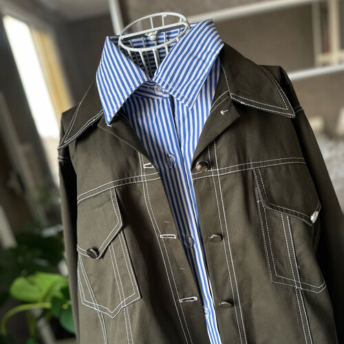 قميص الجاكيت زيتي