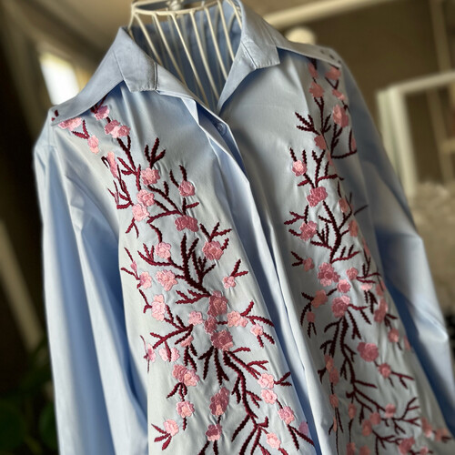 قميص زهرة الكرز اليايانية سماوي