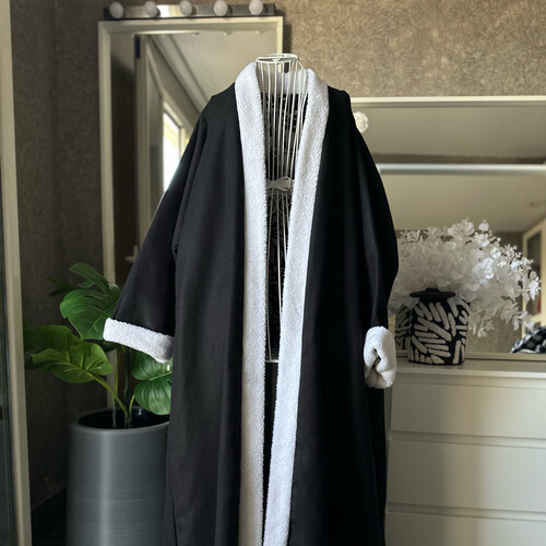 horses bisht black