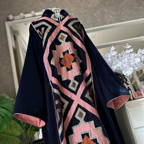 دراعة تطريز امامي وردي