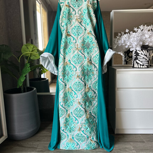 دراعة تركواز على اخضر مخمل وتطريز