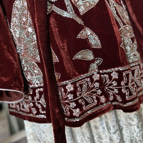 بدلة شك عنابي قمرديني