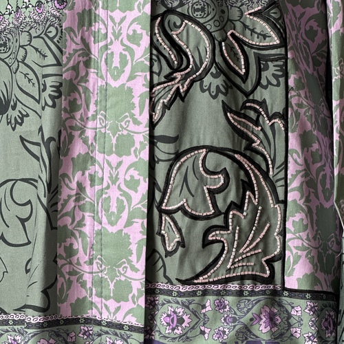 قميص مع شك وتطريز بسيط