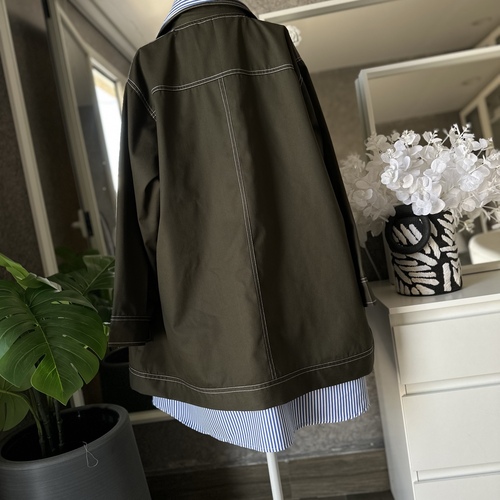 قميص الجاكيت زيتي