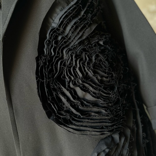 عباية بليزر ورده شك-اسود