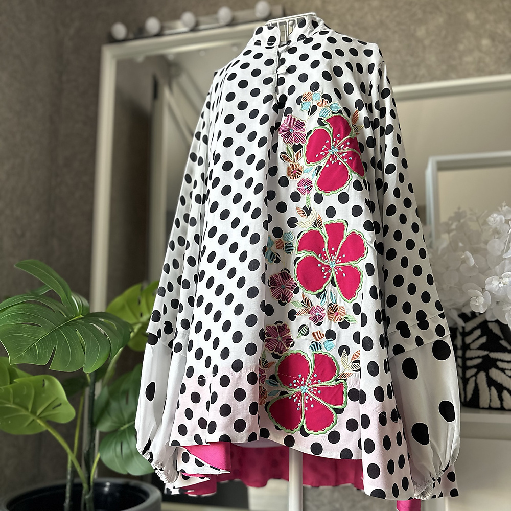 قميص قطن منقط مطرز