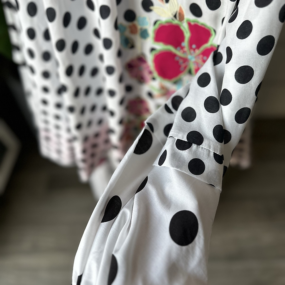 قميص قطن منقط مطرز