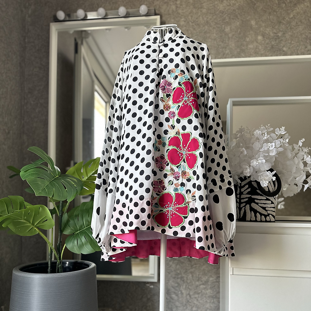 قميص قطن منقط مطرز