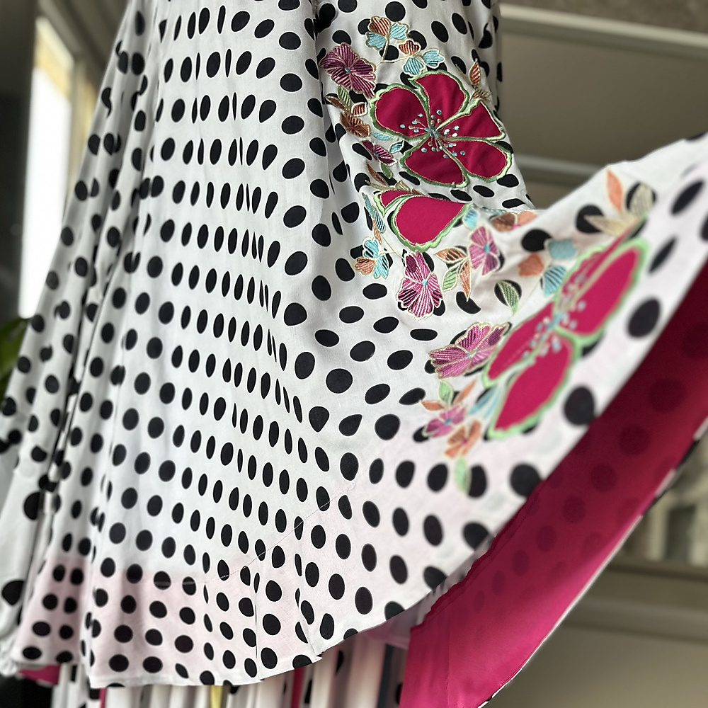 قميص قطن منقط مطرز