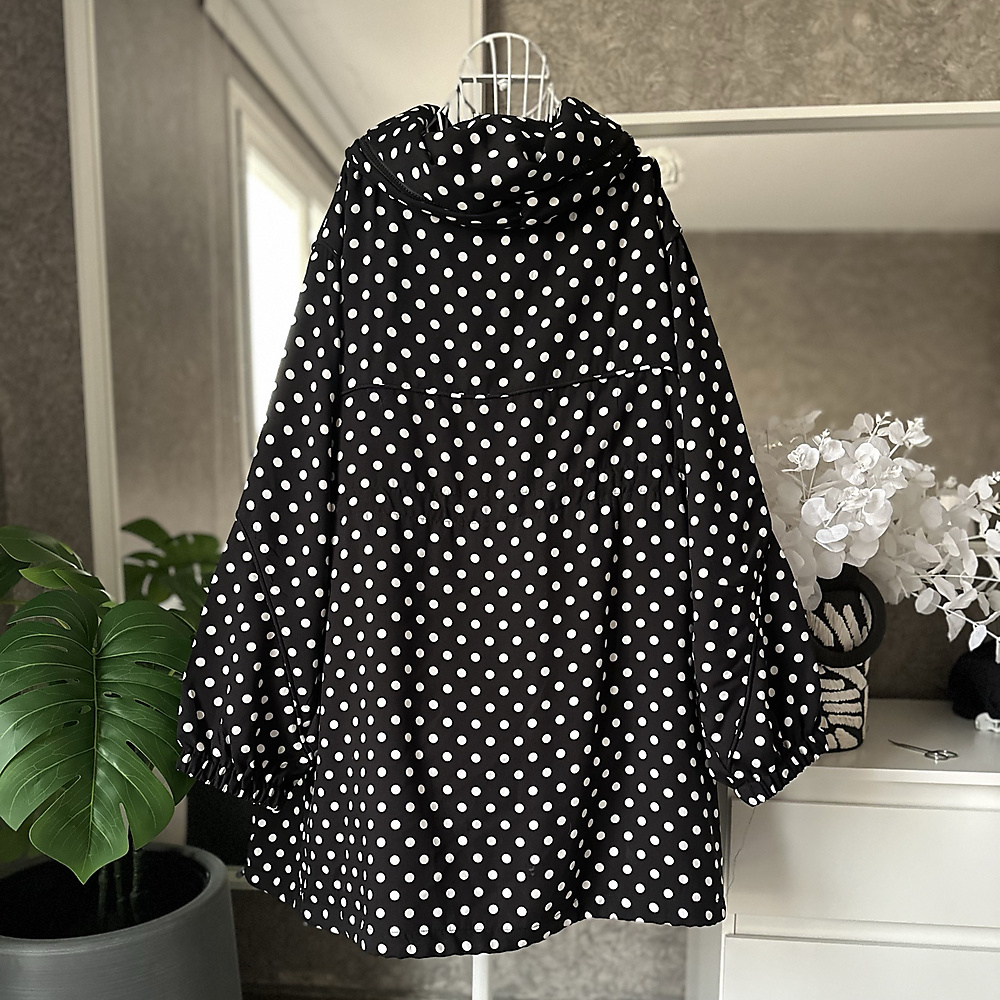 black polkadots sweater