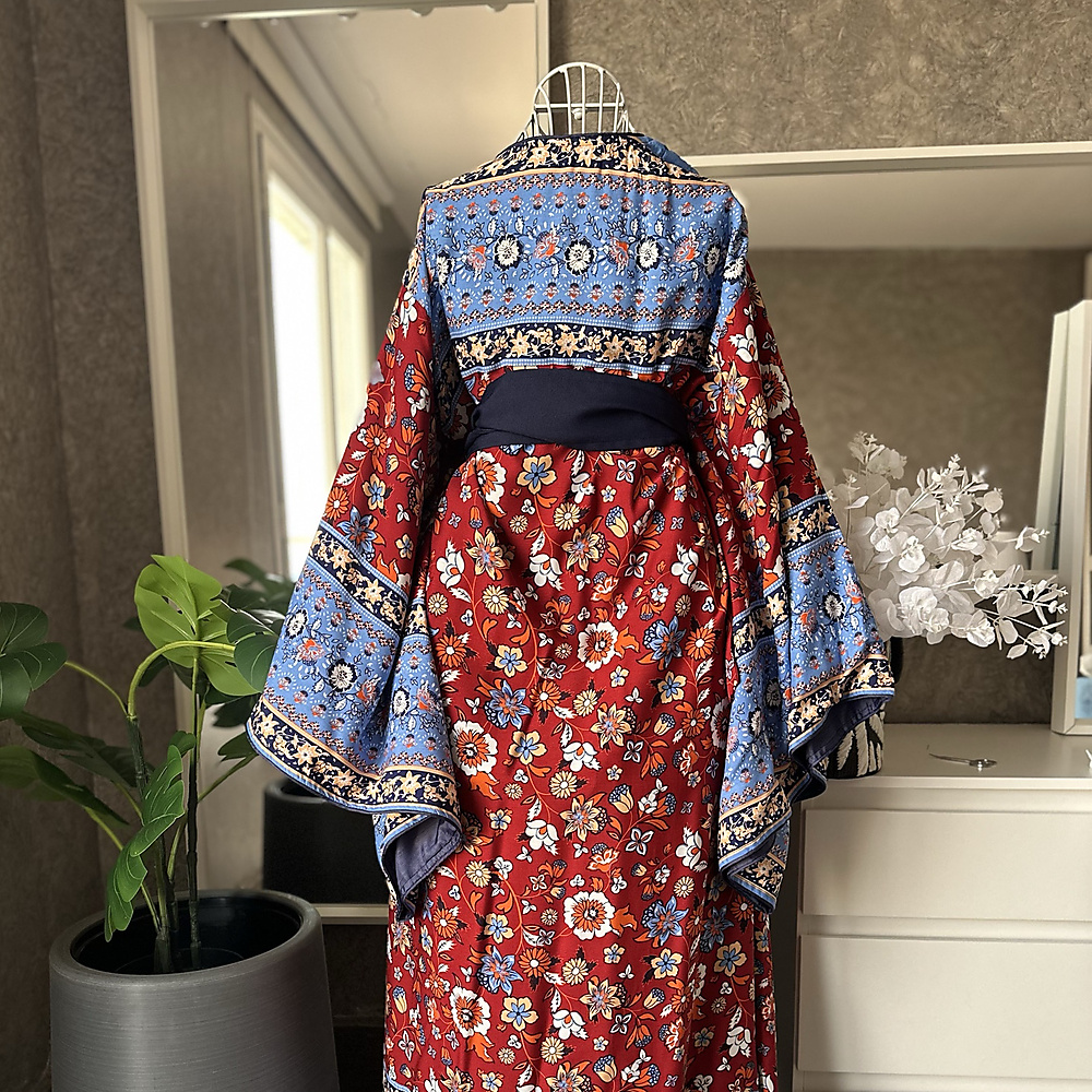 japanese kimono blue red