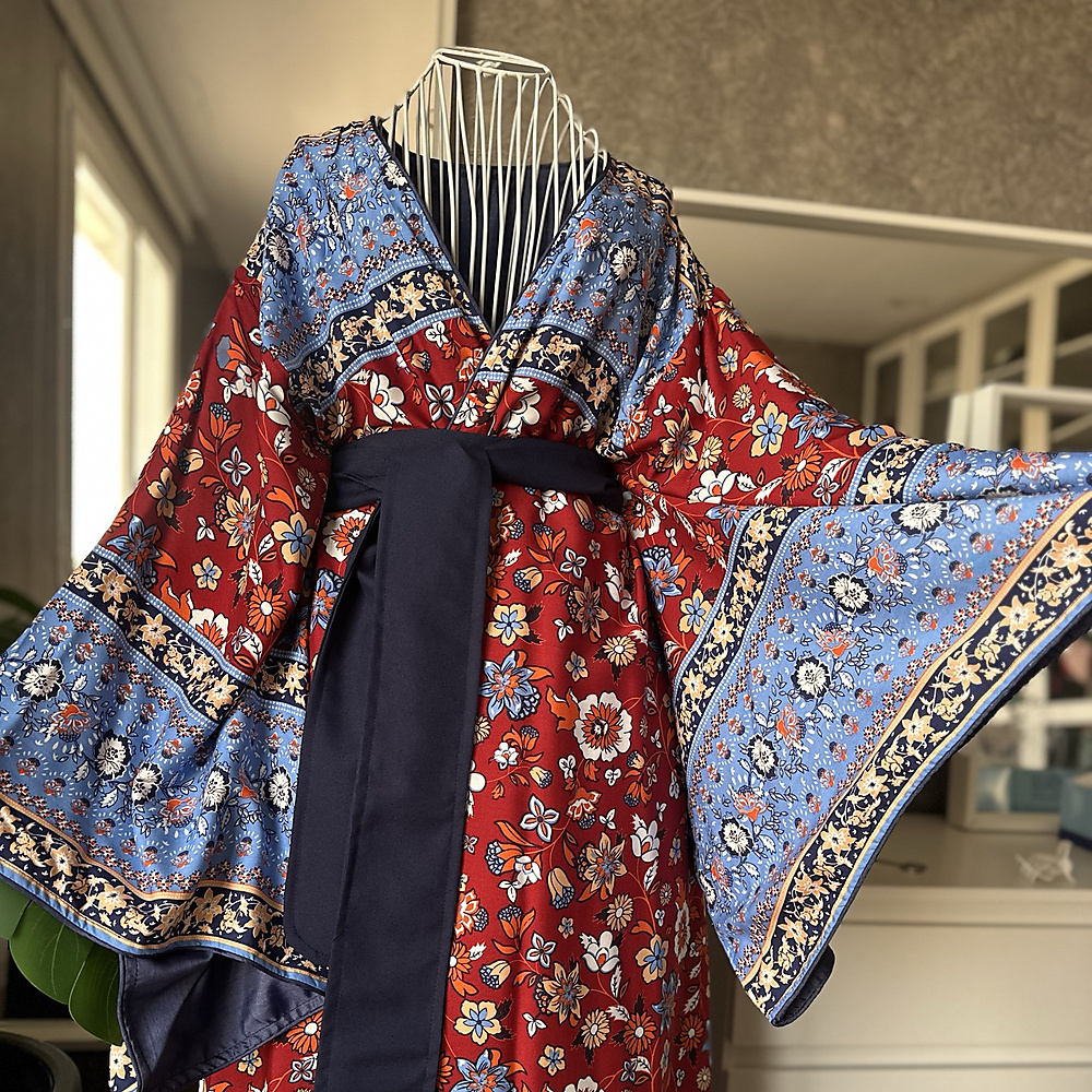 japanese kimono blue red