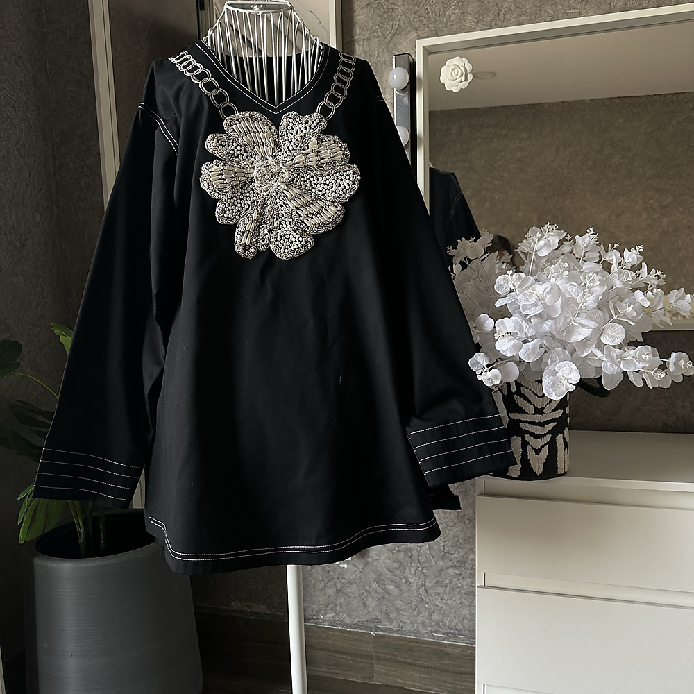 necklace shirt