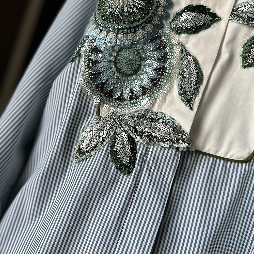 green stripe collar