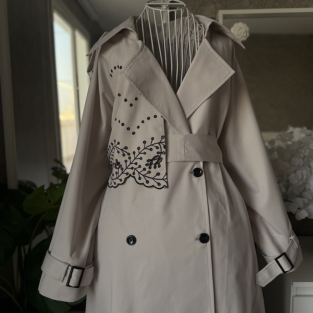 embroidery trench beige