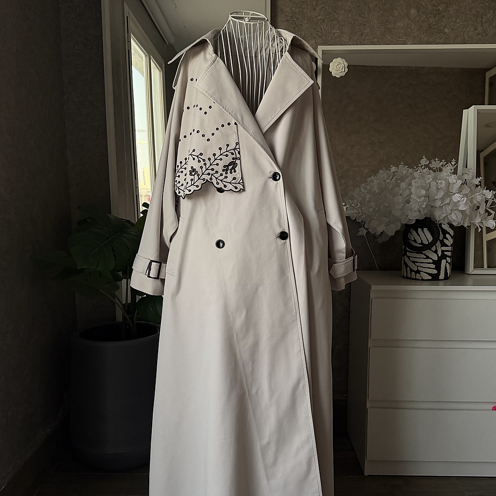 embroidery trench beige