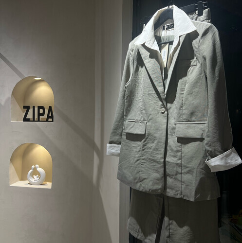 طقم بدلة نسائية كاجوال من قطعتين بدلة ​​نسائية بتصميم جديد ومميز طقم أنيق