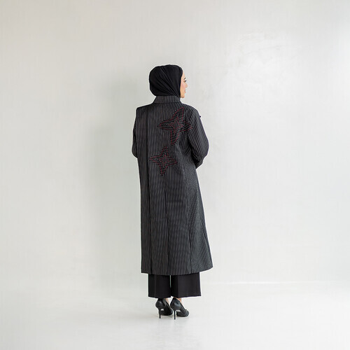 سترة طويلة مصنوعة يدويًا