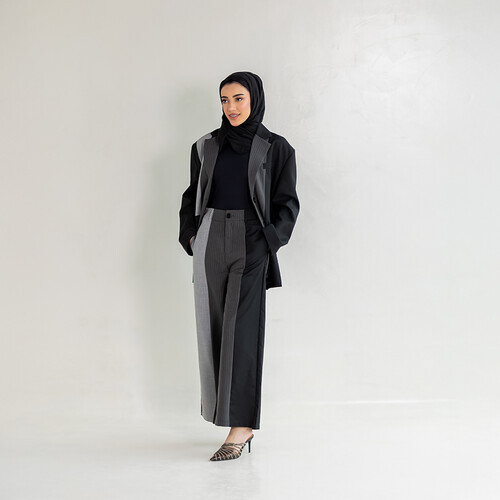 سترة نسائية مخططة