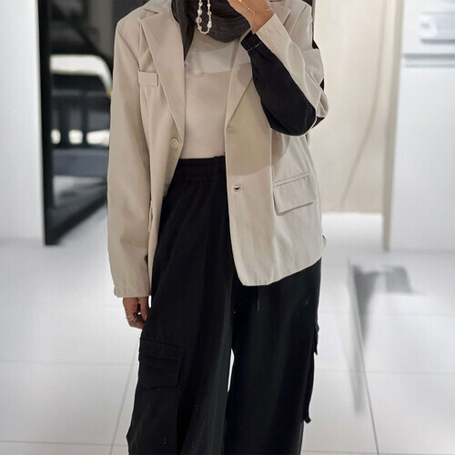 طقم بدلة نسائية من قطعتين: استمتعي بإطلالة رياضية عصرية