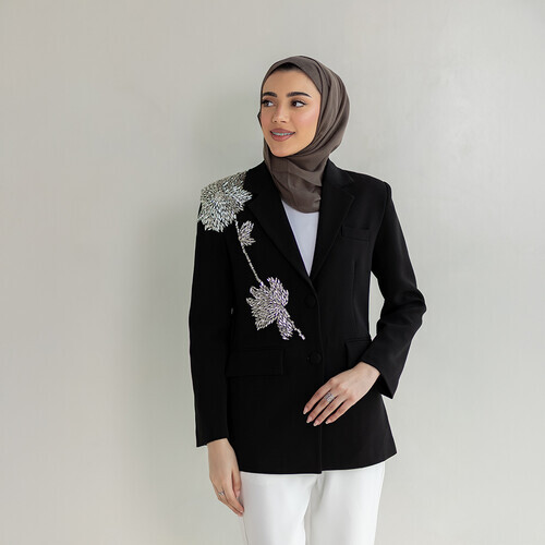 بليزر باللون الأسود مع كريستال