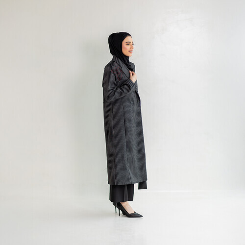 سترة طويلة مصنوعة يدويًا