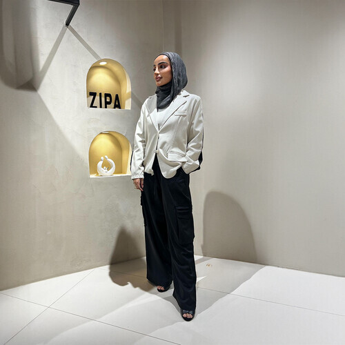 طقم بدلة نسائية من قطعتين: استمتعي بإطلالة رياضية عصرية