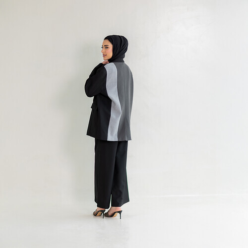 سترة نسائية مخططة