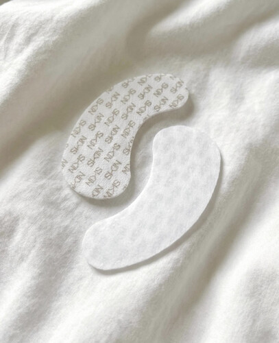 Eye-conic Brightening Hydrogel Eye Patches