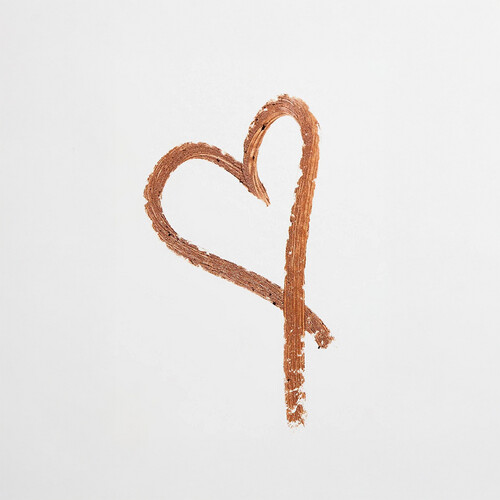 لب لاينر كريمي زبده على الشفايف spill the tea