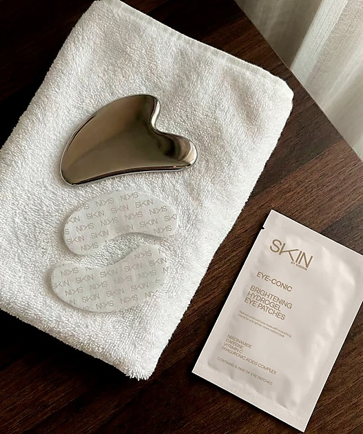 Eye-conic Brightening Hydrogel Eye Patches One piece